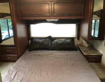 2012 Thor Motor Coach Freedom Elite