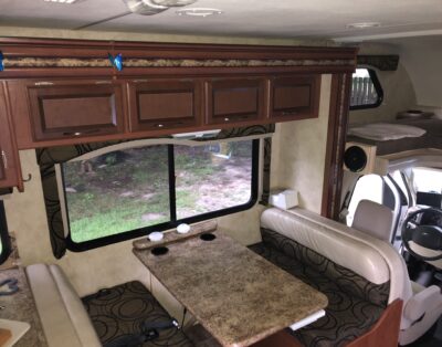 2012 Thor Motor Coach Freedom Elite